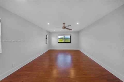 House in Weston, Florida 5 bedrooms, 230.4 sq.m. № 1785881 - photo 25
