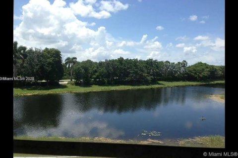 House in Weston, Florida 5 bedrooms, 230.4 sq.m. № 1785881 - photo 8
