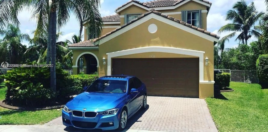 House in Weston, Florida 5 bedrooms, 230.4 sq.m. № 1785881