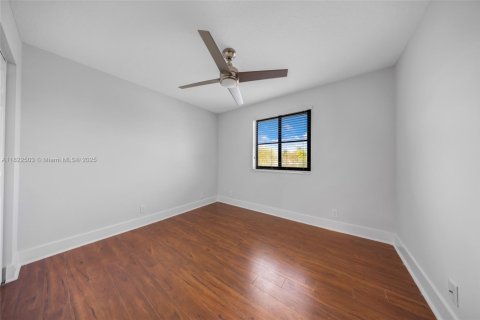 House in Weston, Florida 5 bedrooms, 230.4 sq.m. № 1785881 - photo 18