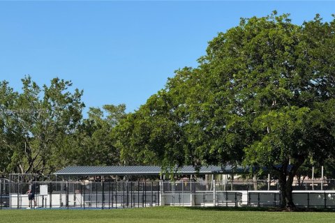 House in Weston, Florida 5 bedrooms, 230.4 sq.m. № 1785881 - photo 14