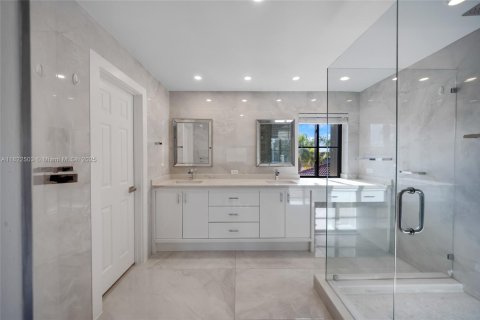 House in Weston, Florida 5 bedrooms, 230.4 sq.m. № 1785881 - photo 21