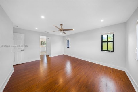 House in Weston, Florida 5 bedrooms, 230.4 sq.m. № 1785881 - photo 23