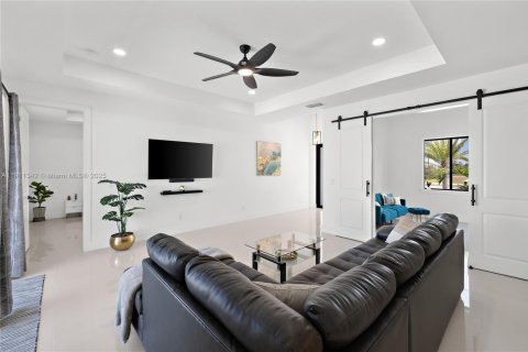 Купить виллу или дом в Кейп-Корал, Флорида 3 спальни, 175.96м2, № 1967272 - фото 10