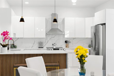 Купить виллу или дом в Кейп-Корал, Флорида 3 спальни, 175.96м2, № 1967272 - фото 14