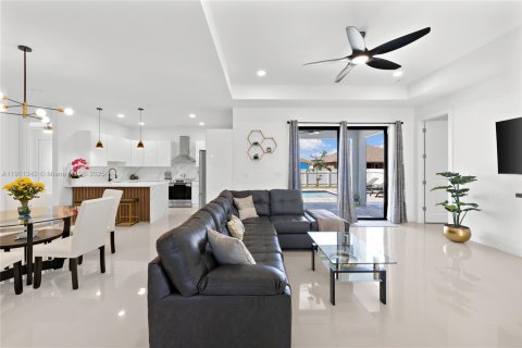 Купить виллу или дом в Кейп-Корал, Флорида 3 спальни, 175.96м2, № 1967272 - фото 5