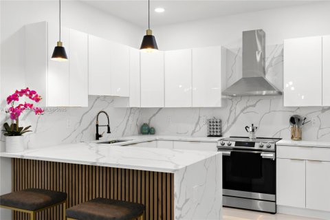 Купить виллу или дом в Кейп-Корал, Флорида 3 спальни, 175.96м2, № 1967272 - фото 16