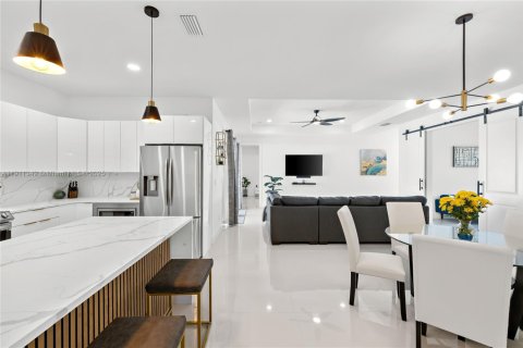 Купить виллу или дом в Кейп-Корал, Флорида 3 спальни, 175.96м2, № 1967272 - фото 20