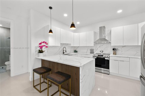 Купить виллу или дом в Кейп-Корал, Флорида 3 спальни, 175.96м2, № 1967272 - фото 17