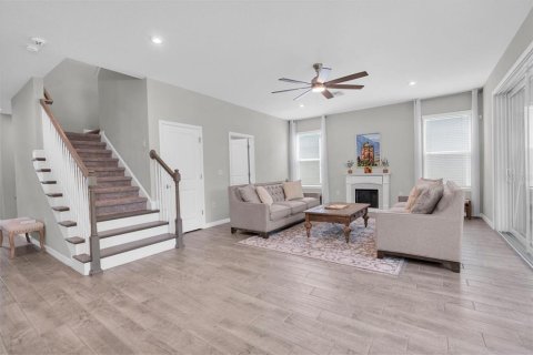 House in Odessa, Florida 5 bedrooms, 317.91 sq.m. № 2258232 - photo 2