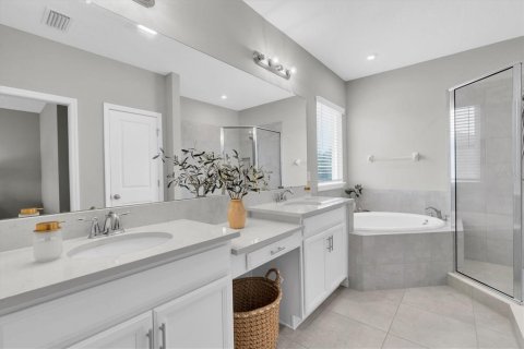 House in Odessa, Florida 5 bedrooms, 317.91 sq.m. № 2258232 - photo 9