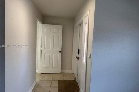 House in Margate, Florida 2 bedrooms, 137.68 sq.m. № 2068723 - photo 6