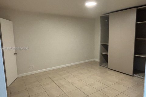 House in Margate, Florida 2 bedrooms, 137.68 sq.m. № 2068723 - photo 9