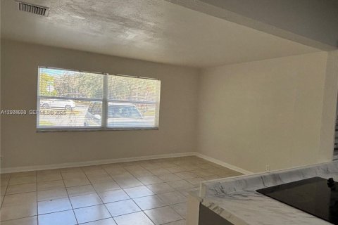 House in Margate, Florida 2 bedrooms, 137.68 sq.m. № 2068723 - photo 7