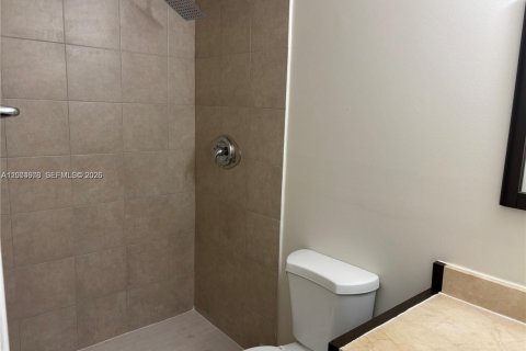 House in Margate, Florida 2 bedrooms, 137.68 sq.m. № 2068723 - photo 15