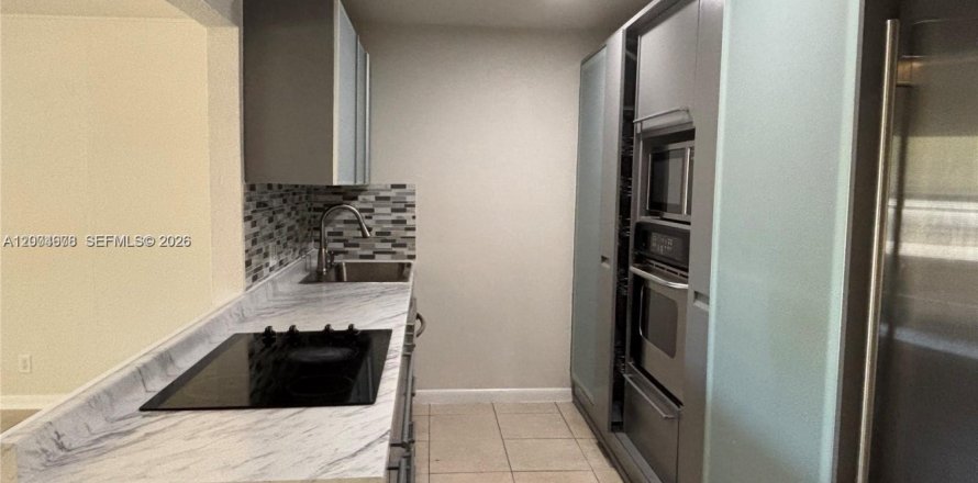 House in Margate, Florida 2 bedrooms, 137.68 sq.m. № 2068723