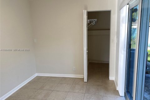 House in Margate, Florida 2 bedrooms, 137.68 sq.m. № 2068723 - photo 10