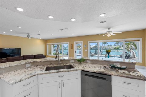 Villa ou maison à vendre à Treasure Island, Floride: 4 chambres, 251.86 m2 № 2108330 - photo 26