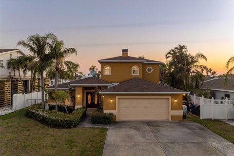 Villa ou maison à vendre à Treasure Island, Floride: 4 chambres, 251.86 m2 № 2108330 - photo 3