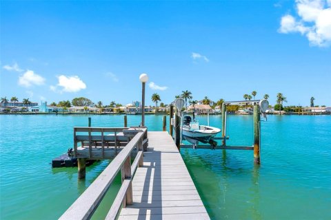 Villa ou maison à vendre à Treasure Island, Floride: 4 chambres, 251.86 m2 № 2108330 - photo 12