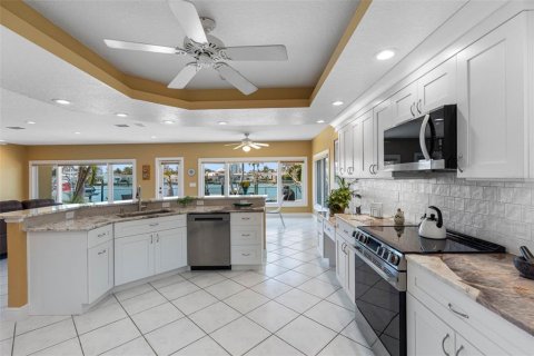 Villa ou maison à vendre à Treasure Island, Floride: 4 chambres, 251.86 m2 № 2108330 - photo 27