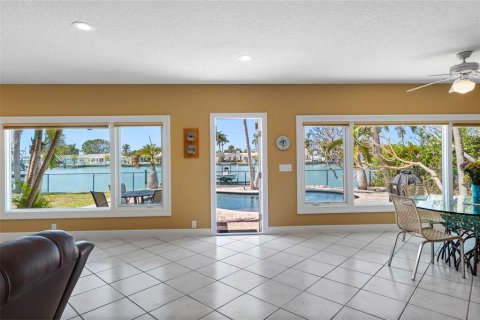 Villa ou maison à vendre à Treasure Island, Floride: 4 chambres, 251.86 m2 № 2108330 - photo 20