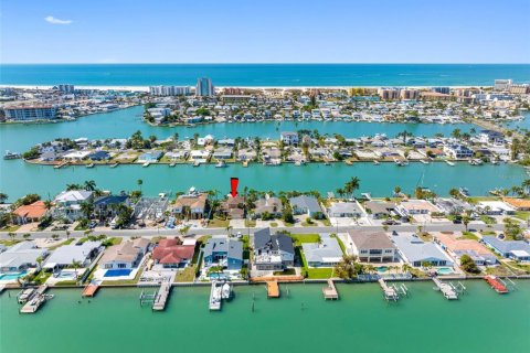 Villa ou maison à vendre à Treasure Island, Floride: 4 chambres, 251.86 m2 № 2108330 - photo 5