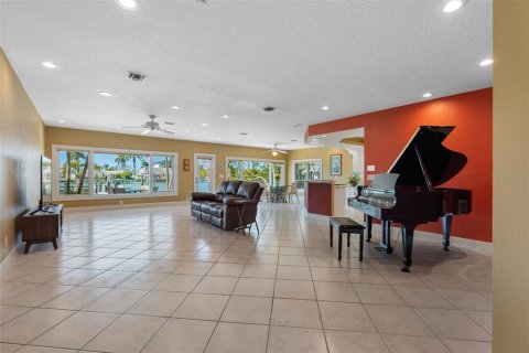 Villa ou maison à vendre à Treasure Island, Floride: 4 chambres, 251.86 m2 № 2108330 - photo 18