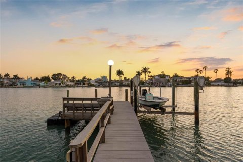 Villa ou maison à vendre à Treasure Island, Floride: 4 chambres, 251.86 m2 № 2108330 - photo 13