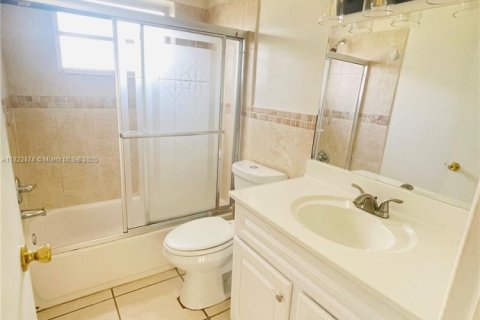 Condo in Hallandale Beach, Florida, 1 bedroom  № 1788728 - photo 1