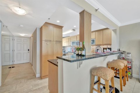 Condo in Redington Shores, Florida, 2 bedrooms  № 1817419 - photo 12