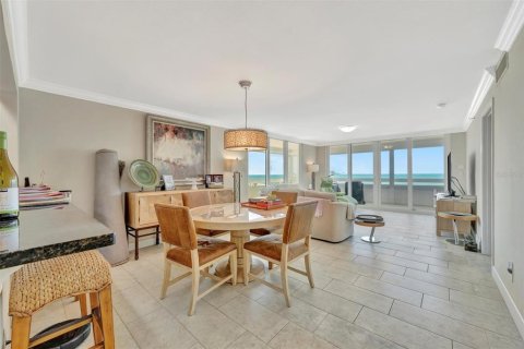 Condo in Redington Shores, Florida, 2 bedrooms  № 1817419 - photo 11