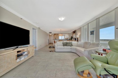 Condo in Redington Shores, Florida, 2 bedrooms  № 1817419 - photo 25