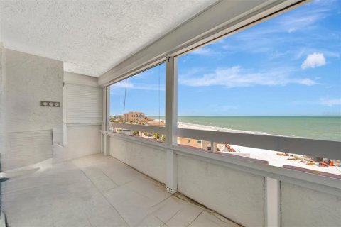Condo in Redington Shores, Florida, 2 bedrooms  № 1817419 - photo 23