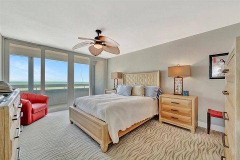 Condo in Redington Shores, Florida, 2 bedrooms  № 1817419 - photo 27