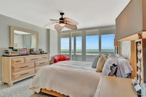 Condo in Redington Shores, Florida, 2 bedrooms  № 1817419 - photo 29