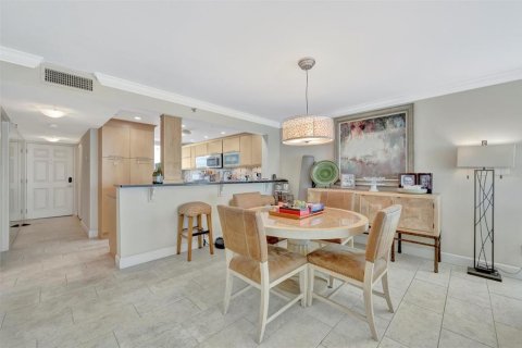 Condo in Redington Shores, Florida, 2 bedrooms  № 1817419 - photo 14