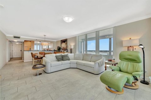 Condo in Redington Shores, Florida, 2 bedrooms  № 1817419 - photo 22