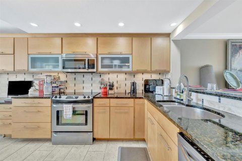 Condo in Redington Shores, Florida, 2 bedrooms  № 1817419 - photo 7