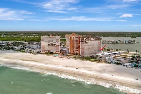 Condo in Redington Shores, Florida, 2 bedrooms  № 1817419 - photo 1