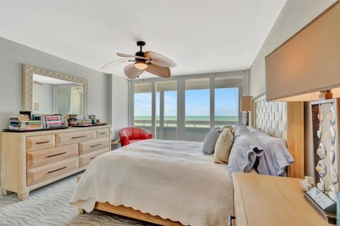 Condo in Redington Shores, Florida, 2 bedrooms  № 1817419 - photo 30