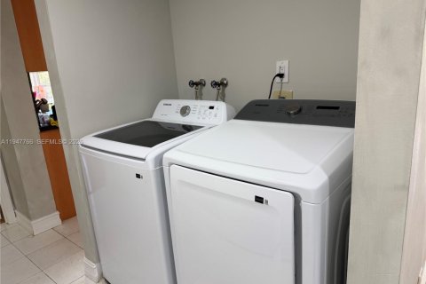 Снять в аренду кондоминиум в Авентура, Флорида 2 спальни, 126.44м2, № 2004439 - фото 21