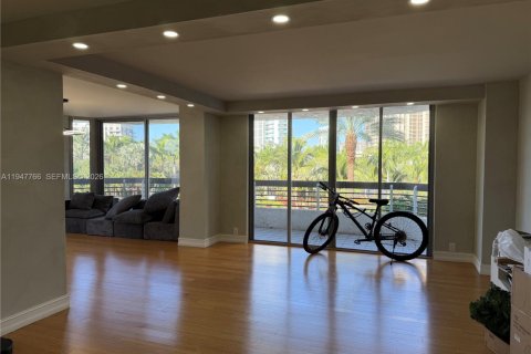 Снять в аренду кондоминиум в Авентура, Флорида 2 спальни, 126.44м2, № 2004439 - фото 2