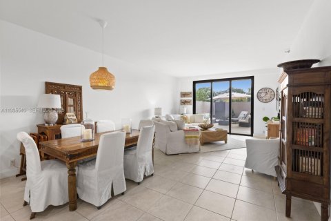 Condominio en venta en Key Biscayne, Florida, 1 dormitorio, 102.47 m2 № 1993890 - foto 6