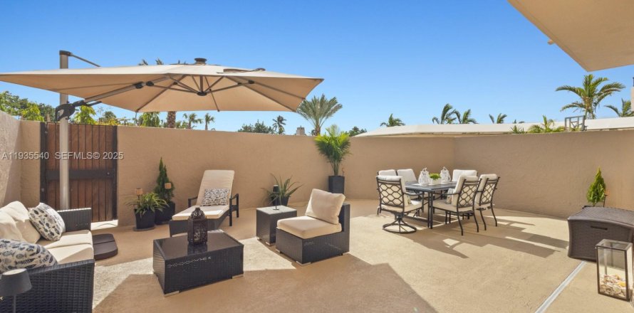 Condominio en Key Biscayne, Florida, 1 dormitorio  № 1993890