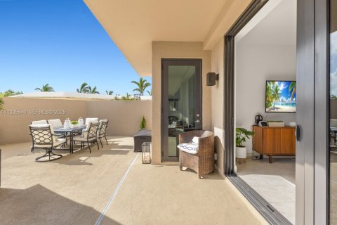 Condominio en venta en Key Biscayne, Florida, 1 dormitorio, 102.47 m2 № 1993890 - foto 4