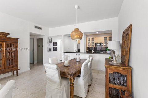 Condominio en venta en Key Biscayne, Florida, 1 dormitorio, 102.47 m2 № 1993890 - foto 9