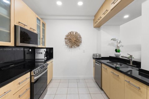 Condominio en venta en Key Biscayne, Florida, 1 dormitorio, 102.47 m2 № 1993890 - foto 12