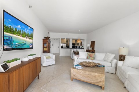 Condominio en venta en Key Biscayne, Florida, 1 dormitorio, 102.47 m2 № 1993890 - foto 8