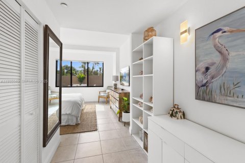 Condominio en venta en Key Biscayne, Florida, 1 dormitorio, 102.47 m2 № 1993890 - foto 14